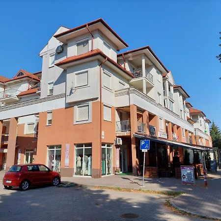 Samuci Apartman Hajdúszoboszló Esterno foto