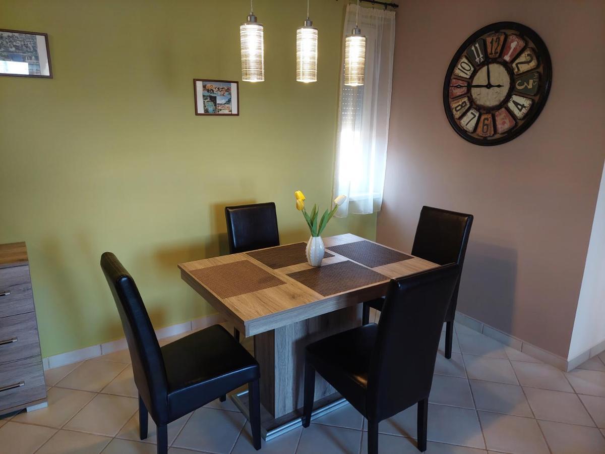 Samuci Apartman Hajdúszoboszló Esterno foto