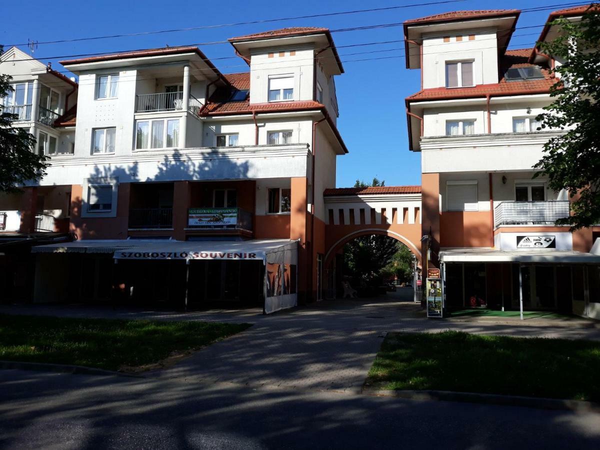 Samuci Apartman Hajdúszoboszló Esterno foto